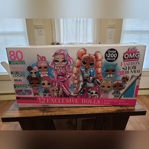 L.O.L. Surprise! Fashion Show Mega Runway Set - Pink and Blue
